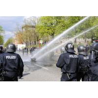 DSC3789 Polizeieinsatz in Hamburg - mächtige Straßenblockade. | Nazidemonstration in Hamburg Barmbek - Proteste.